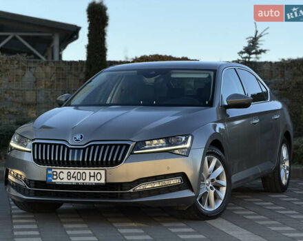 Белый Шкода Суперб, объемом двигателя 1.97 л и пробегом 113 тыс. км за 33999 $, фото 4 на Automoto.ua