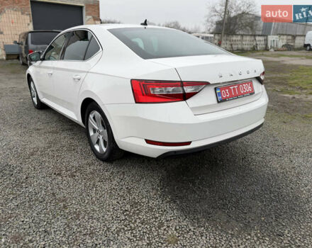 Білий Шкода Суперб, об'ємом двигуна 1.97 л та пробігом 206 тис. км за 25500 $, фото 10 на Automoto.ua