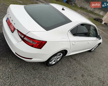 Білий Шкода Суперб, об'ємом двигуна 1.97 л та пробігом 206 тис. км за 25500 $, фото 24 на Automoto.ua