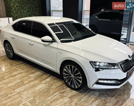 Білий Шкода Суперб, об'ємом двигуна 1.4 л та пробігом 54 тис. км за 38900 $, фото 4 на Automoto.ua