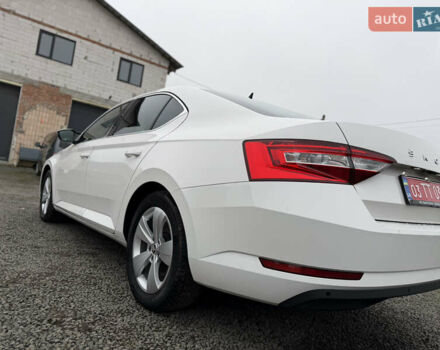 Білий Шкода Суперб, об'ємом двигуна 1.97 л та пробігом 206 тис. км за 25500 $, фото 22 на Automoto.ua