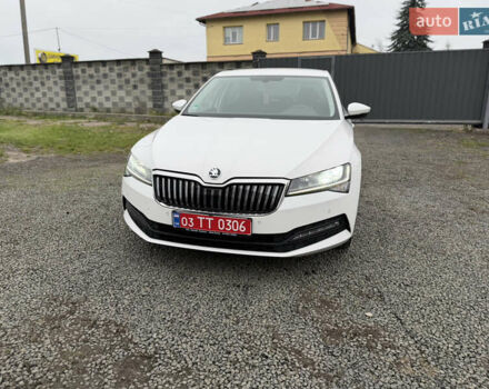 Білий Шкода Суперб, об'ємом двигуна 1.97 л та пробігом 206 тис. км за 25500 $, фото 2 на Automoto.ua