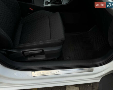 Белый Шкода Суперб, объемом двигателя 2 л и пробегом 164 тыс. км за 25450 $, фото 48 на Automoto.ua