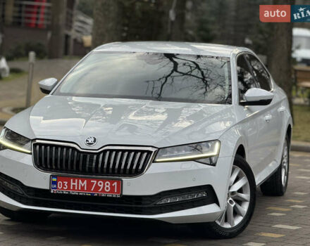 Белый Шкода Суперб, объемом двигателя 2 л и пробегом 164 тыс. км за 25450 $, фото 1 на Automoto.ua