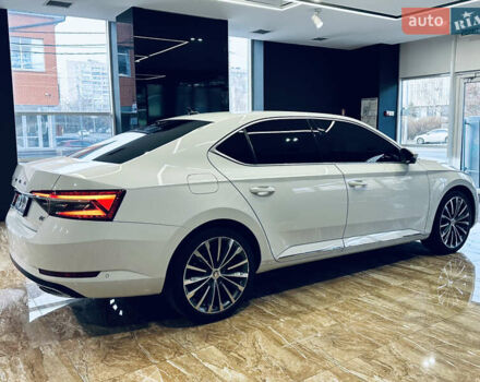 Білий Шкода Суперб, об'ємом двигуна 1.4 л та пробігом 54 тис. км за 38900 $, фото 5 на Automoto.ua