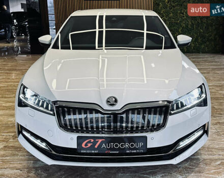 Білий Шкода Суперб, об'ємом двигуна 1.4 л та пробігом 54 тис. км за 38900 $, фото 2 на Automoto.ua