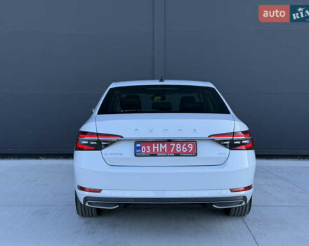 Білий Шкода Суперб, об'ємом двигуна 2 л та пробігом 171 тис. км за 30999 $, фото 24 на Automoto.ua