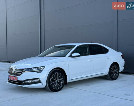 Белый Шкода Суперб, объемом двигателя 2 л и пробегом 171 тыс. км за 30699 $, фото 3 на Automoto.ua