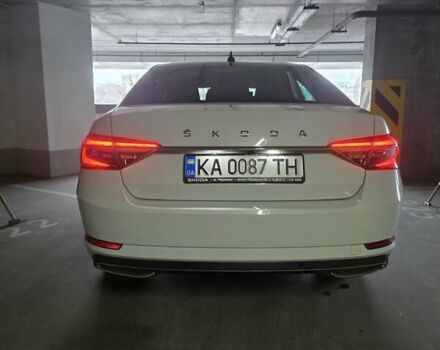 Білий Шкода Суперб, об'ємом двигуна 1.97 л та пробігом 145 тис. км за 33700 $, фото 5 на Automoto.ua