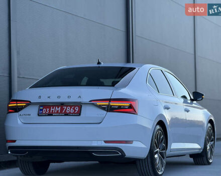 Білий Шкода Суперб, об'ємом двигуна 2 л та пробігом 171 тис. км за 30999 $, фото 29 на Automoto.ua