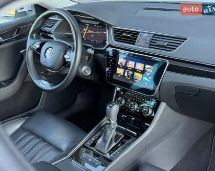 Білий Шкода Суперб, об'ємом двигуна 2 л та пробігом 171 тис. км за 30999 $, фото 71 на Automoto.ua