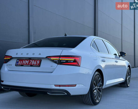 Білий Шкода Суперб, об'ємом двигуна 2 л та пробігом 171 тис. км за 30999 $, фото 28 на Automoto.ua