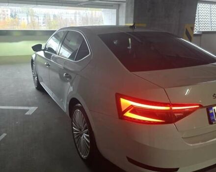 Білий Шкода Суперб, об'ємом двигуна 1.97 л та пробігом 145 тис. км за 33700 $, фото 4 на Automoto.ua