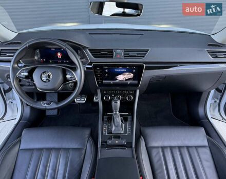 Білий Шкода Суперб, об'ємом двигуна 2 л та пробігом 171 тис. км за 30999 $, фото 60 на Automoto.ua