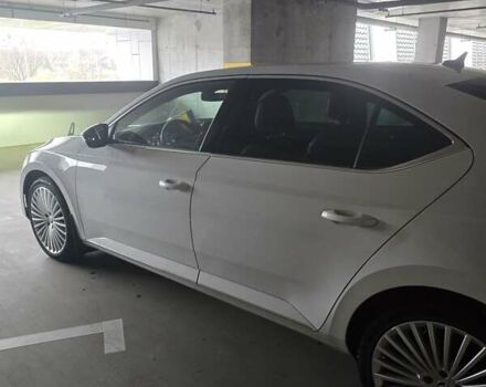 Білий Шкода Суперб, об'ємом двигуна 1.97 л та пробігом 145 тис. км за 33700 $, фото 1 на Automoto.ua