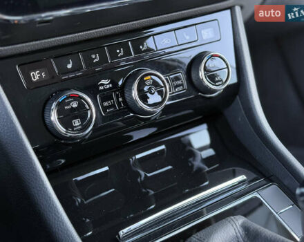 Білий Шкода Суперб, об'ємом двигуна 2 л та пробігом 171 тис. км за 30999 $, фото 56 на Automoto.ua