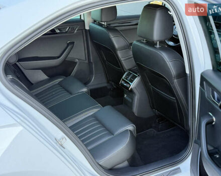 Білий Шкода Суперб, об'ємом двигуна 2 л та пробігом 171 тис. км за 30999 $, фото 76 на Automoto.ua