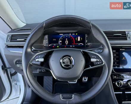 Білий Шкода Суперб, об'ємом двигуна 2 л та пробігом 171 тис. км за 30999 $, фото 59 на Automoto.ua