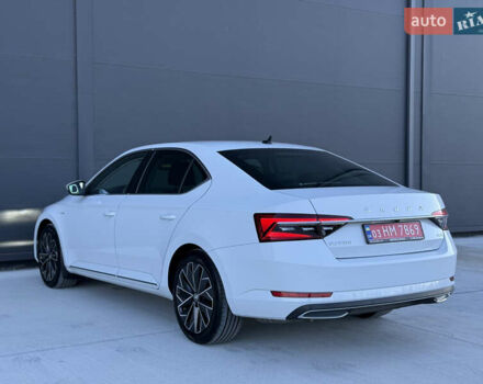 Белый Шкода Суперб, объемом двигателя 2 л и пробегом 171 тыс. км за 30699 $, фото 22 на Automoto.ua