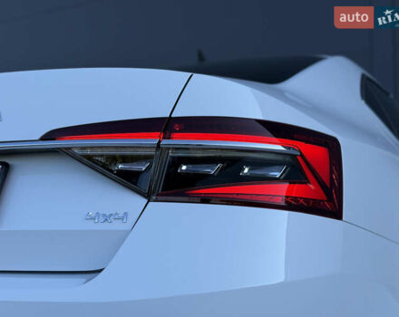 Білий Шкода Суперб, об'ємом двигуна 2 л та пробігом 171 тис. км за 30999 $, фото 26 на Automoto.ua