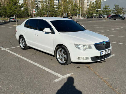 Белый Шкода Суперб, объемом двигателя 1.8 л и пробегом 246 тыс. км за 8000 $, фото 1 на Automoto.ua