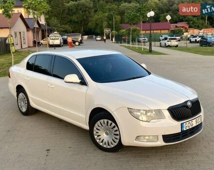 Білий Шкода Суперб, об'ємом двигуна 1.9 л та пробігом 300 тис. км за 3800 $, фото 1 на Automoto.ua