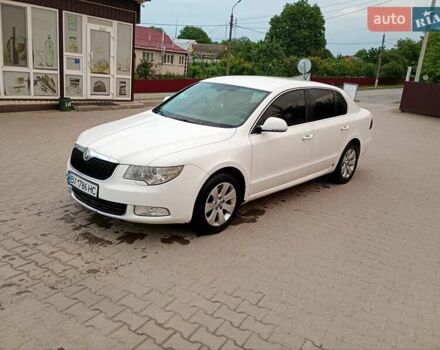 Белый Шкода Суперб, объемом двигателя 2 л и пробегом 348 тыс. км за 7200 $, фото 1 на Automoto.ua