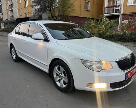 Білий Шкода Суперб, об'ємом двигуна 2 л та пробігом 270 тис. км за 9300 $, фото 1 на Automoto.ua