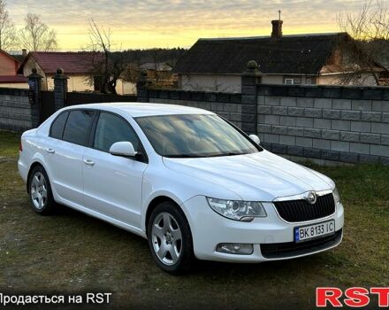 Білий Шкода Суперб, об'ємом двигуна 1.8 л та пробігом 310 тис. км за 7900 $, фото 1 на Automoto.ua