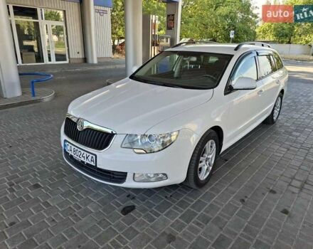 Белый Шкода Суперб, объемом двигателя 1.97 л и пробегом 219 тыс. км за 8900 $, фото 1 на Automoto.ua