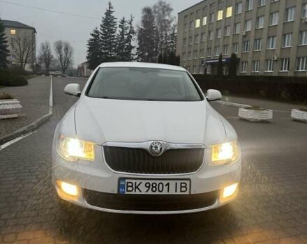 Белый Шкода Суперб, объемом двигателя 1.97 л и пробегом 250 тыс. км за 13600 $, фото 1 на Automoto.ua