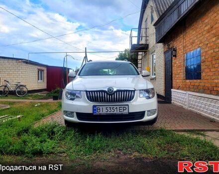 Белый Шкода Суперб, объемом двигателя 1.6 л и пробегом 208 тыс. км за 9000 $, фото 1 на Automoto.ua