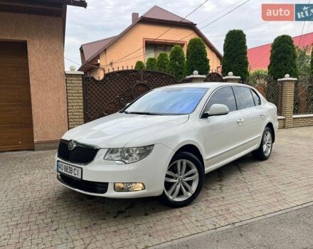 Белый Шкода Суперб, объемом двигателя 1.97 л и пробегом 240 тыс. км за 10300 $, фото 1 на Automoto.ua