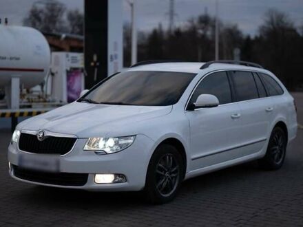 Белый Шкода Суперб, объемом двигателя 1.8 л и пробегом 223 тыс. км за 8700 $, фото 1 на Automoto.ua