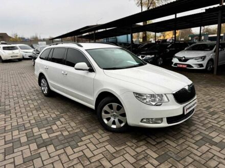 Белый Шкода Суперб, объемом двигателя 1.8 л и пробегом 111 тыс. км за 10000 $, фото 1 на Automoto.ua