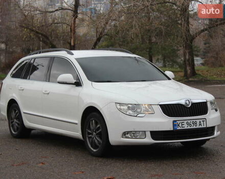 Белый Шкода Суперб, объемом двигателя 1.8 л и пробегом 222 тыс. км за 8399 $, фото 1 на Automoto.ua