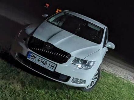 Шкода Суперб 2011 в Заречном на Automoto.ua Белый Шкода Суперб, объемом двигателя 2 л и пробегом 380 тыс. км за 9500 $, фото 1 на Automoto.ua
