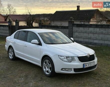 Белый Шкода Суперб, объемом двигателя 1.8 л и пробегом 307 тыс. км за 8200 $, фото 1 на Automoto.ua