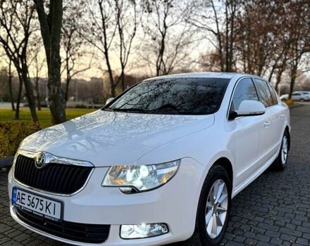 Белый Шкода Суперб, объемом двигателя 1.8 л и пробегом 180 тыс. км за 8600 $, фото 1 на Automoto.ua