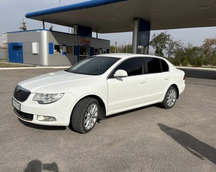 Белый Шкода Суперб, объемом двигателя 1.8 л и пробегом 209 тыс. км за 9200 $, фото 1 на Automoto.ua