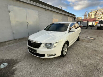 Белый Шкода Суперб, объемом двигателя 1.6 л и пробегом 231 тыс. км за 8500 $, фото 1 на Automoto.ua