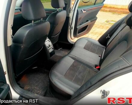 Белый Шкода Суперб, объемом двигателя 1.8 л и пробегом 230 тыс. км за 7900 $, фото 1 на Automoto.ua