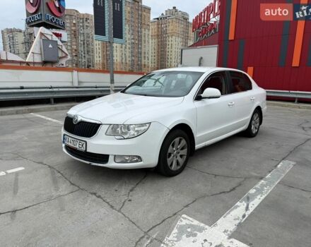 Белый Шкода Суперб, объемом двигателя 1.8 л и пробегом 232 тыс. км за 8000 $, фото 1 на Automoto.ua