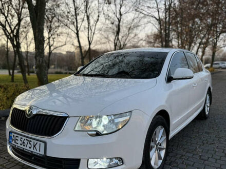 Белый Шкода Суперб, объемом двигателя 1.78 л и пробегом 180 тыс. км за 8600 $, фото 1 на Automoto.ua