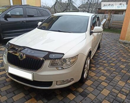 Белый Шкода Суперб, объемом двигателя 1.6 л и пробегом 328 тыс. км за 8950 $, фото 1 на Automoto.ua