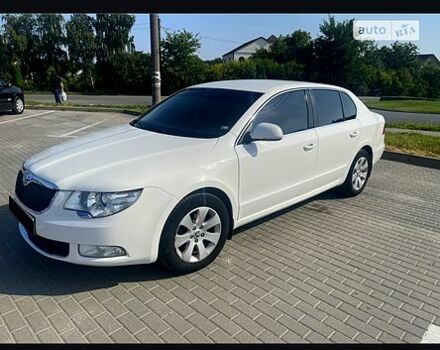 Білий Шкода Суперб, об'ємом двигуна 1.6 л та пробігом 300 тис. км за 8200 $, фото 1 на Automoto.ua