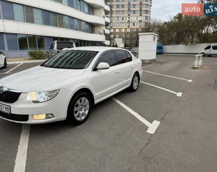 Белый Шкода Суперб, объемом двигателя 1.8 л и пробегом 109 тыс. км за 10500 $, фото 1 на Automoto.ua
