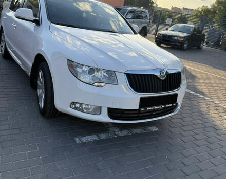 Білий Шкода Суперб, об'ємом двигуна 1.8 л та пробігом 250 тис. км за 9400 $, фото 1 на Automoto.ua