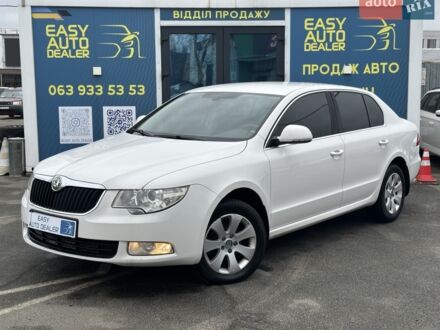Білий Шкода Суперб, об'ємом двигуна 1.8 л та пробігом 250 тис. км за 8190 $, фото 1 на Automoto.ua
