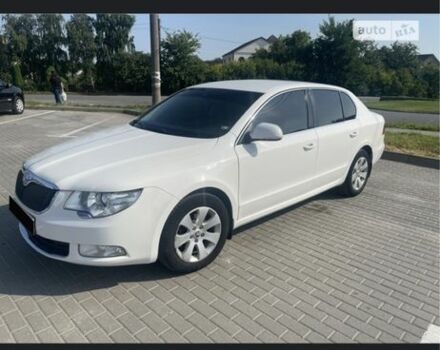Белый Шкода Суперб, объемом двигателя 1.6 л и пробегом 300 тыс. км за 7500 $, фото 1 на Automoto.ua